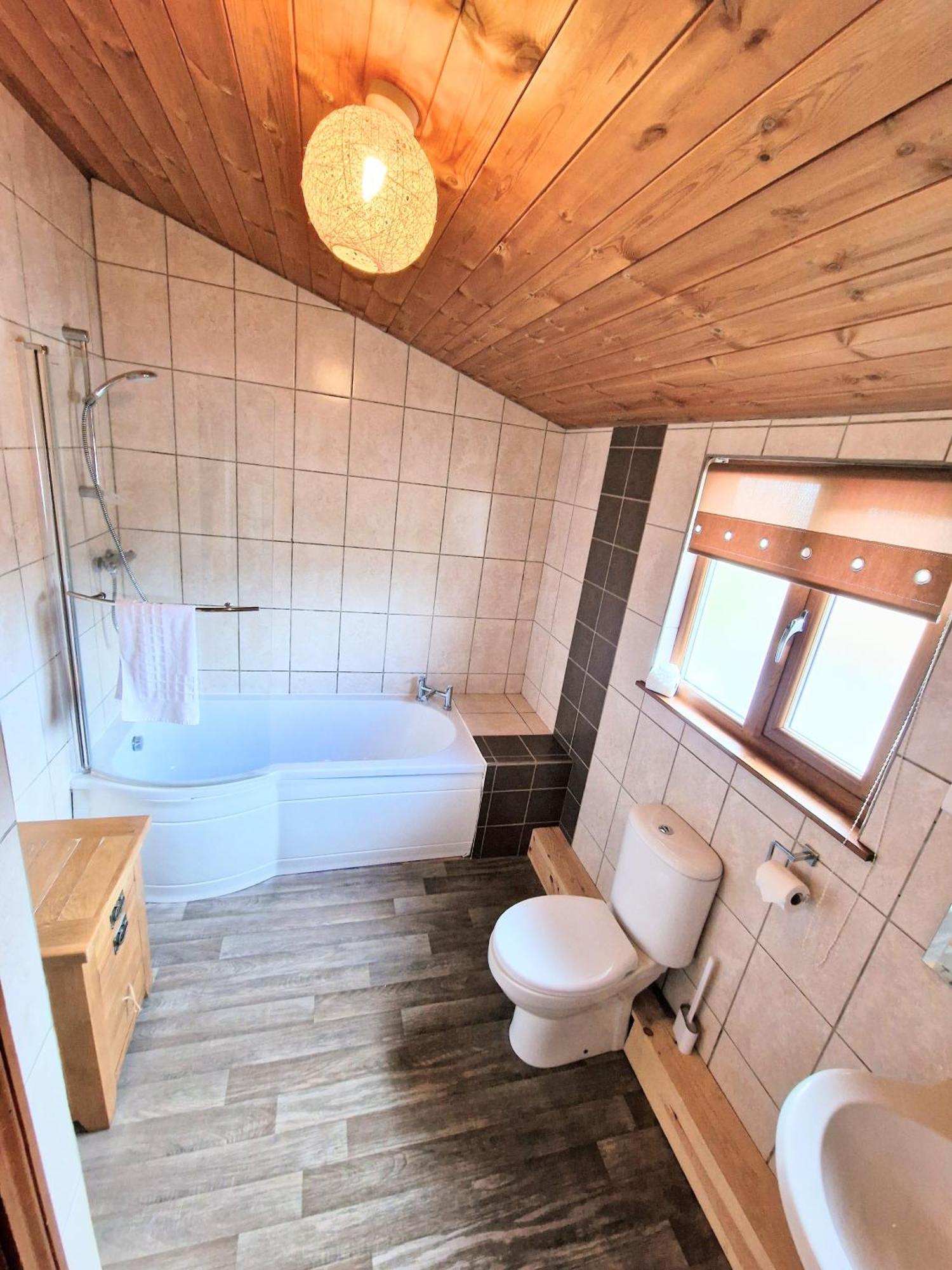 Torridon 1 With Private Hot Tub - Fife - Loch Leven - Lomond Hills- Pet Friendly Villa Kelty Exteriör bild