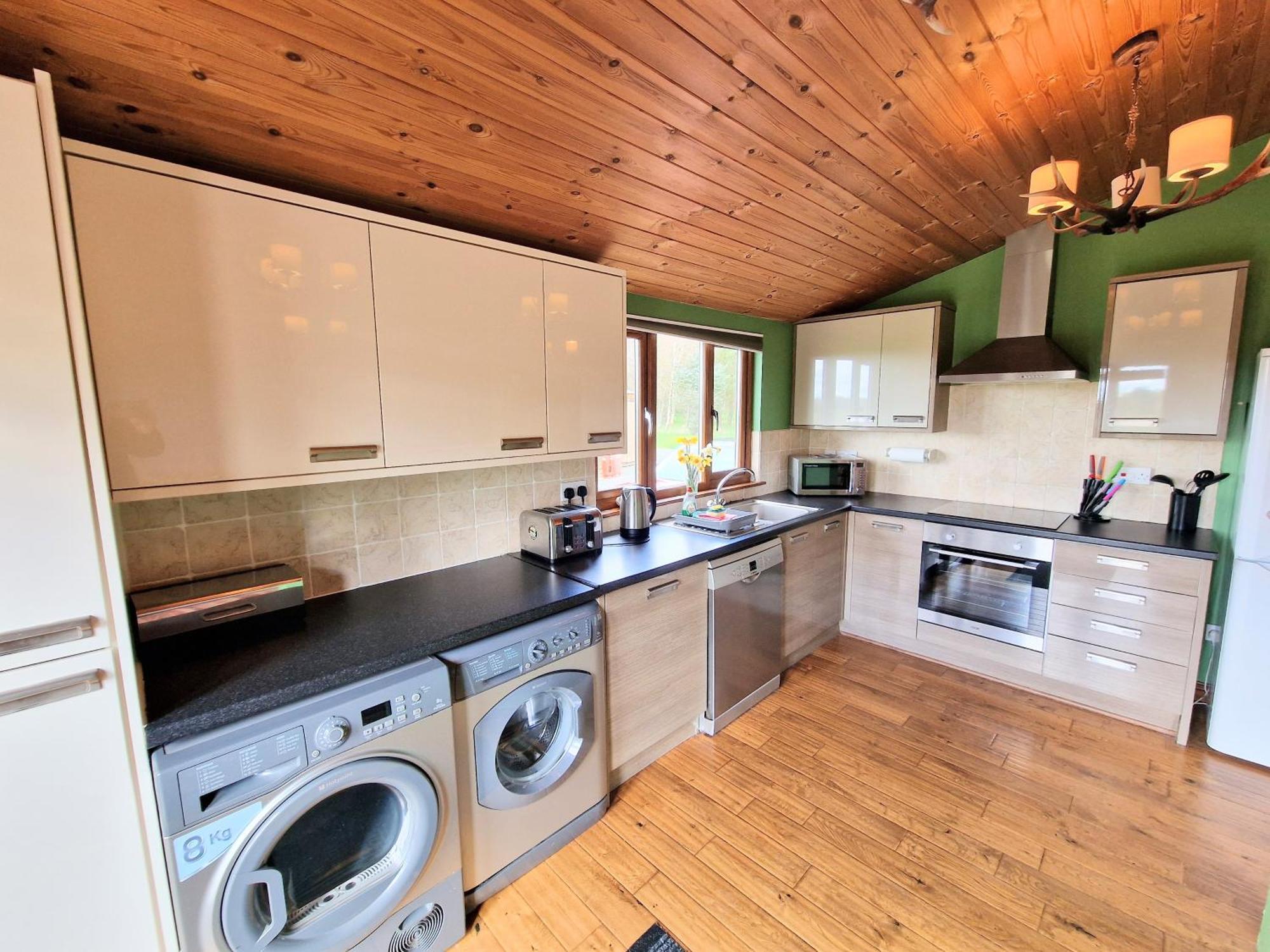 Torridon 1 With Private Hot Tub - Fife - Loch Leven - Lomond Hills- Pet Friendly Villa Kelty Exteriör bild
