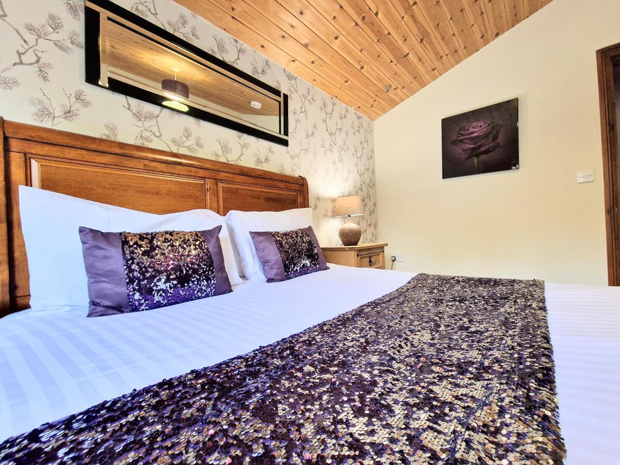 Torridon 1 With Private Hot Tub - Fife - Loch Leven - Lomond Hills- Pet Friendly Villa Kelty Exteriör bild