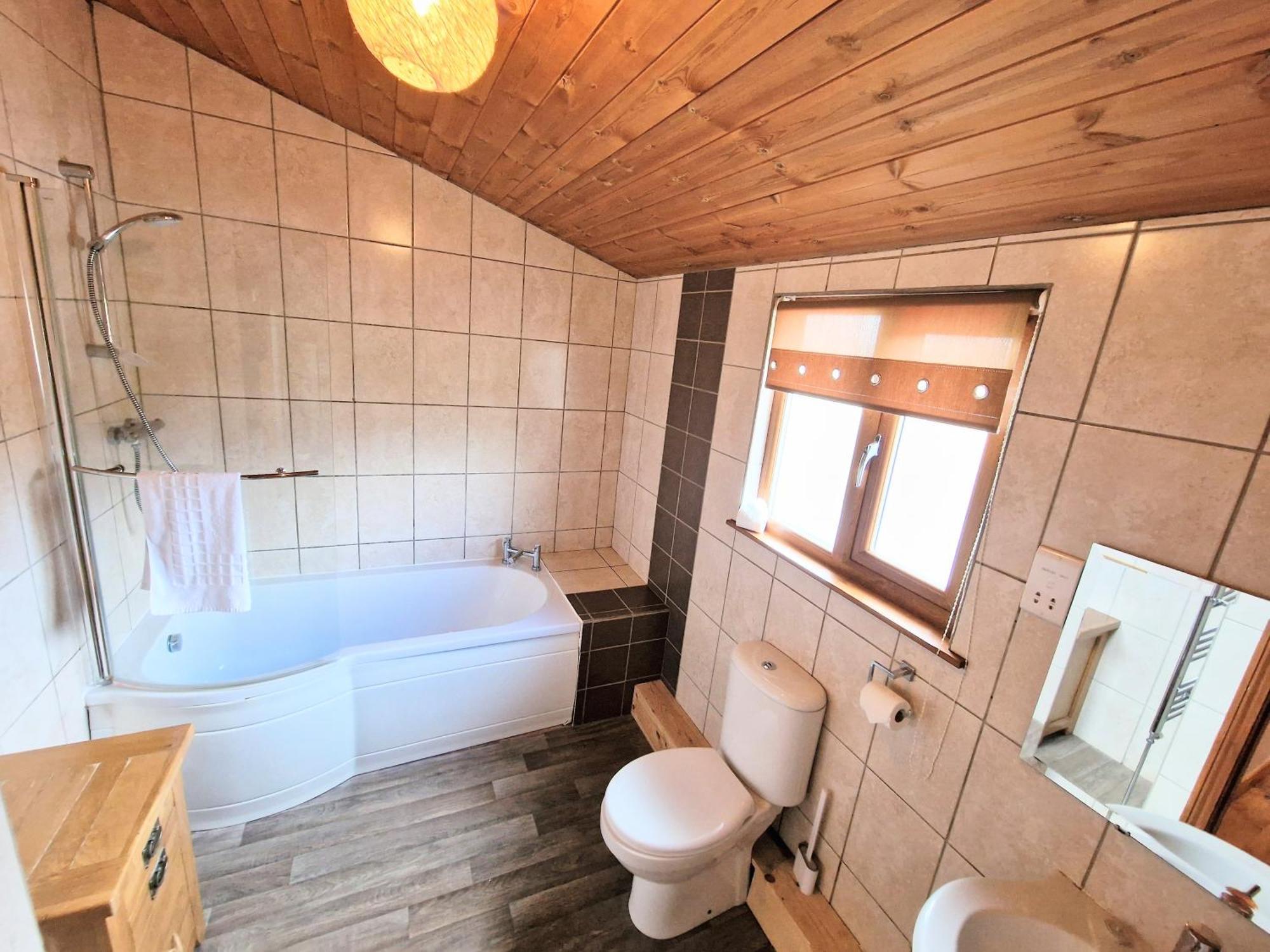 Torridon 1 With Private Hot Tub - Fife - Loch Leven - Lomond Hills- Pet Friendly Villa Kelty Exteriör bild