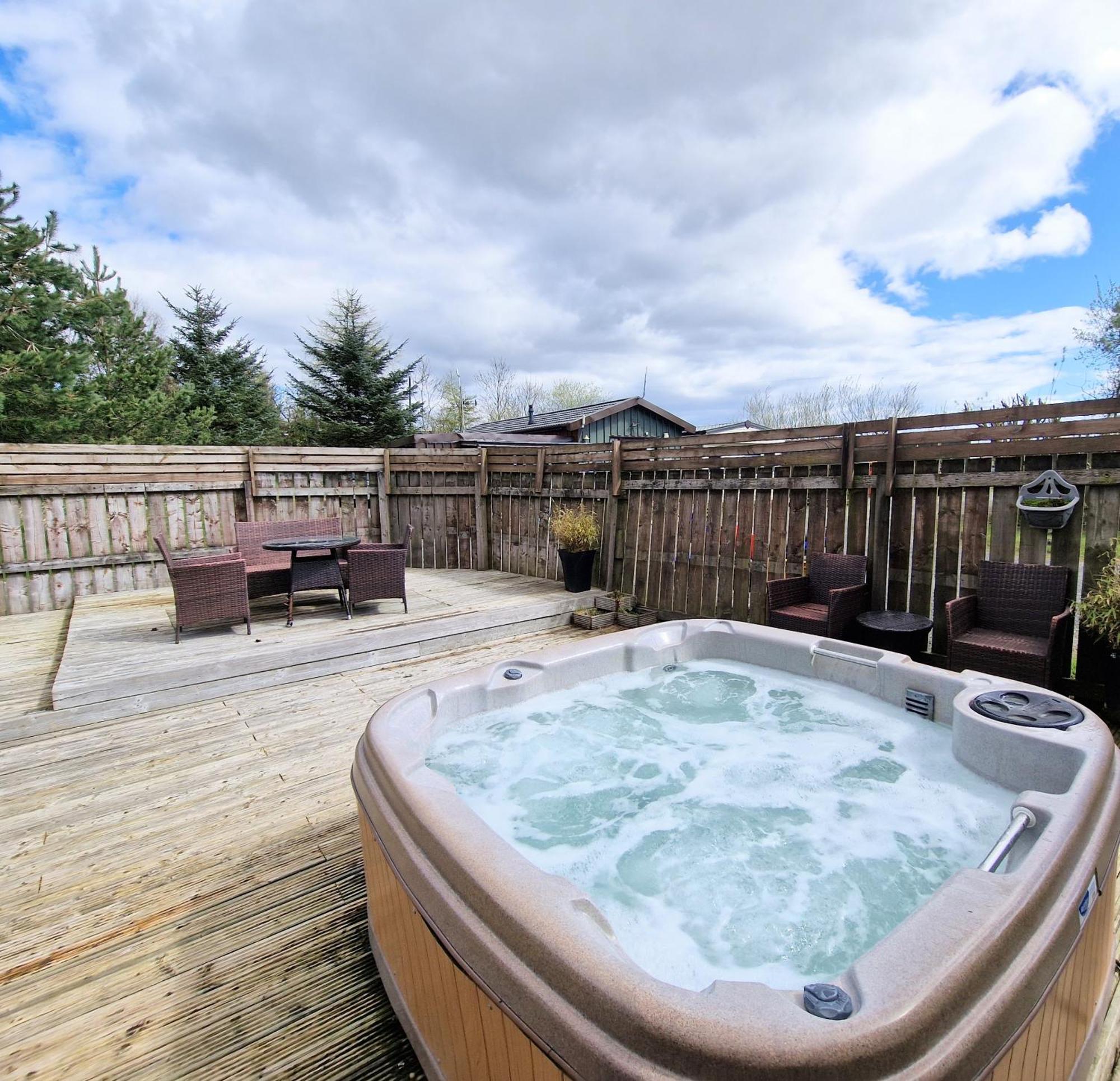 Torridon 1 With Private Hot Tub - Fife - Loch Leven - Lomond Hills- Pet Friendly Villa Kelty Exteriör bild